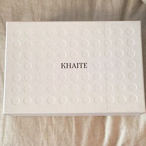 Khatite white medium rectangular shoe/gift/decor box. Dimension is 8.5x12.5x4.5